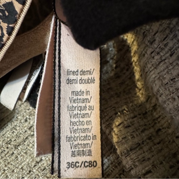 Victoria Secrets Assorted Bras 36C - Picture 7 of 8